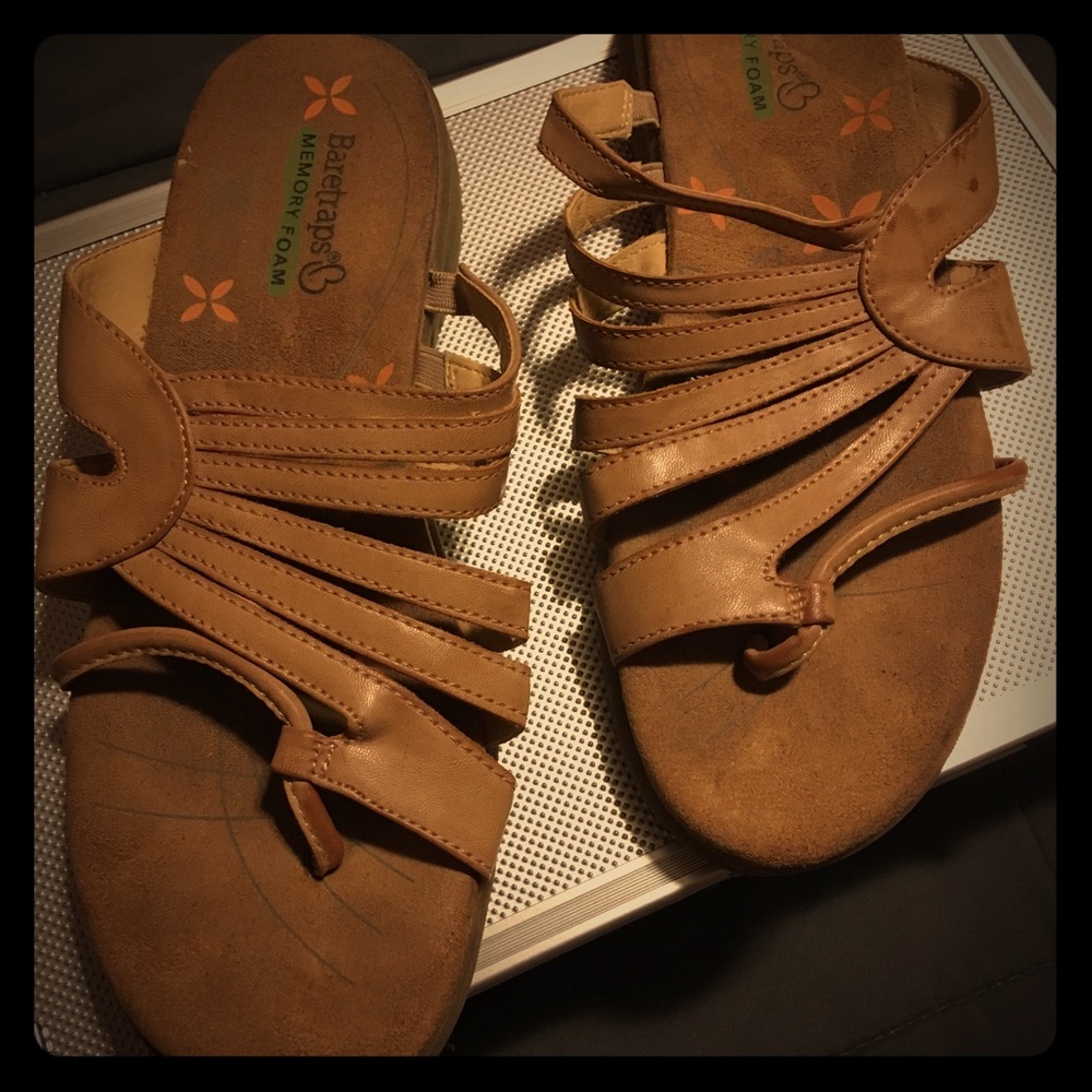 Bare traps size 7.5 memory foam sandals